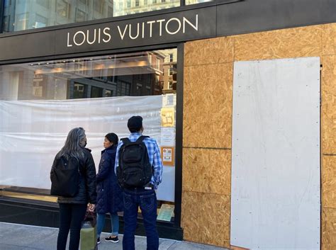 louis vuitton somerset robbery|A new breed of brazen takeover robbers hitting California luxury .